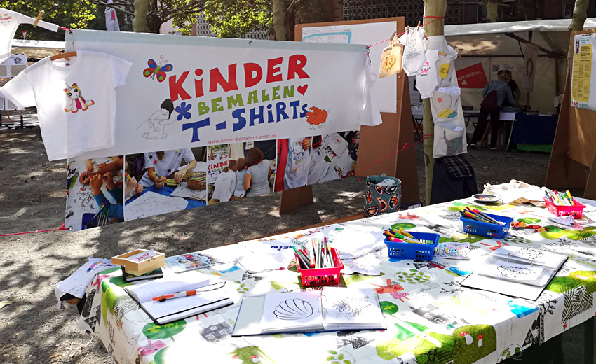 kinder-bemalen-t-shirts_Dorfwerkstatt-Mierendorffplatz_2018_1