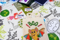 kinder-bemalen-t-shirts_Fledermausfest-Zitadelle-Spandau_2018_6